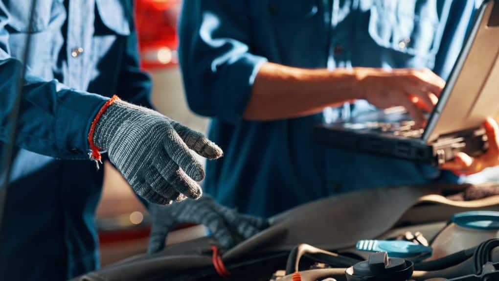 Highly Trained car Technicians (1) Highly Trained car Technicians 1